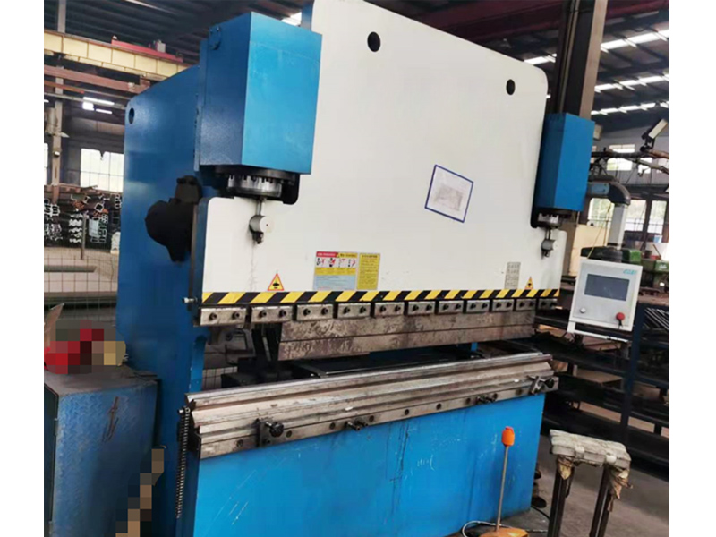 200 ton bending machine