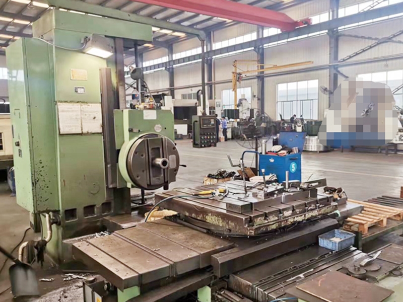 Horizontal boring machine